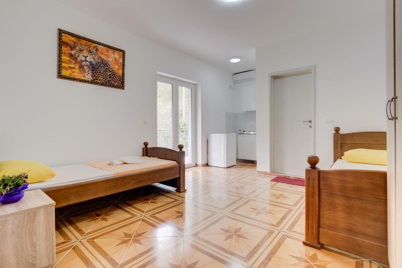 Bed & Breakfast Village Holiday Kralj Budva