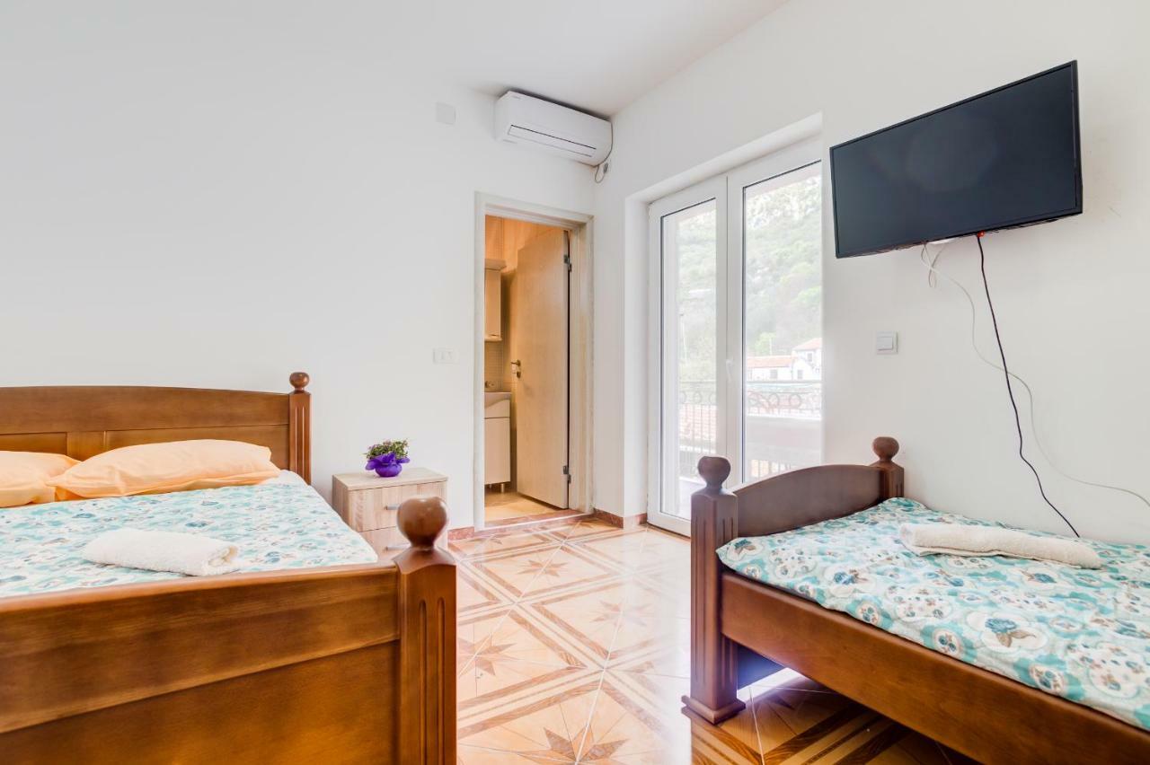 Bed & Breakfast Village Holiday Kralj Budva